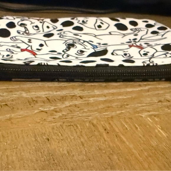 Disney x Loungefly 101 Dalmatians Nylon Zip Pouch NWT - Picture 3 of 10